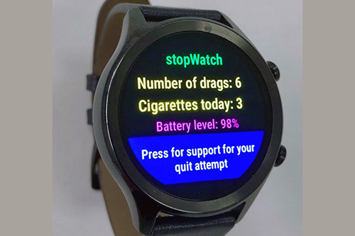 The smartwatch with smoking advice on the interface